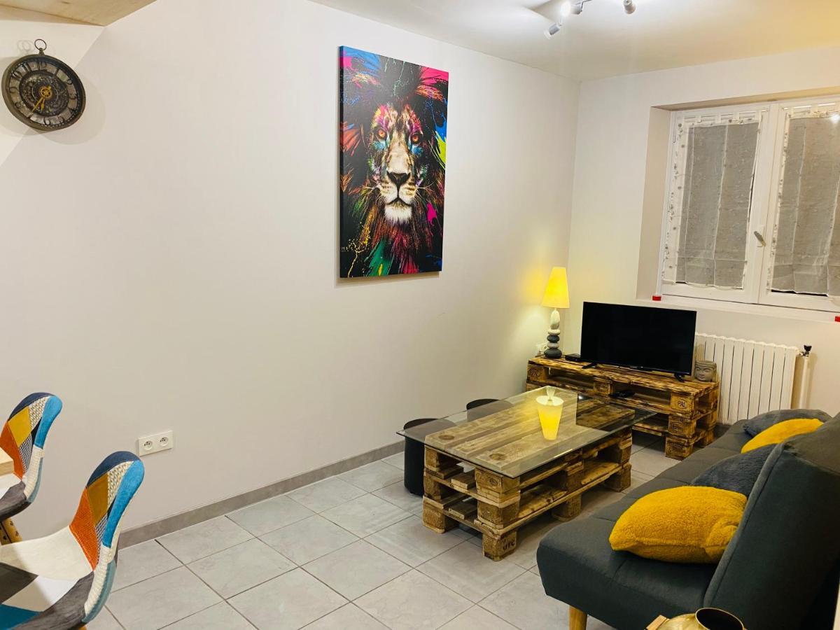 Studio 40M2 Plein Pied Avec Parking Jussac Exteriér fotografie